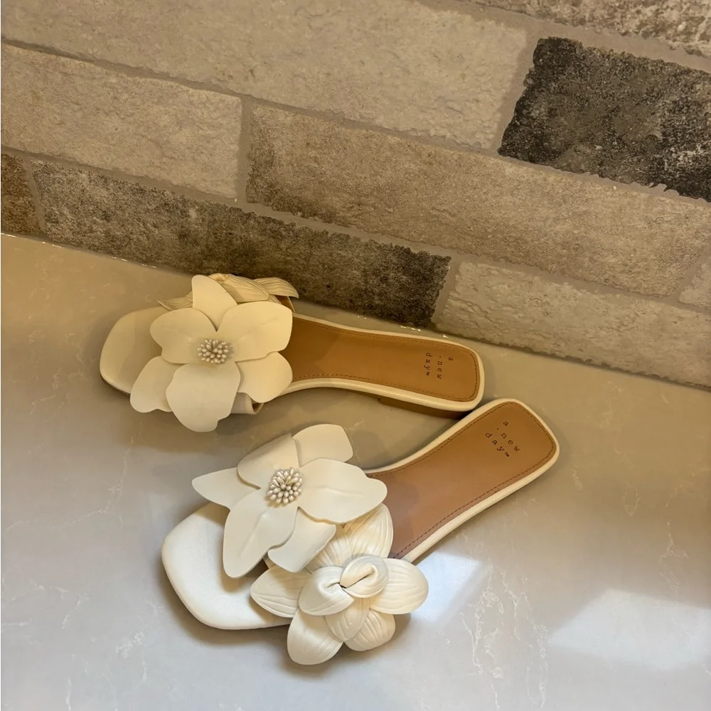 🌼 A New Day Cream Floral Slide Sandals – Size 6.5 - Picture 6 of 7